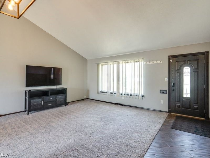 26288 Aaron Drive, Euclid, OH 44132 Photo 4