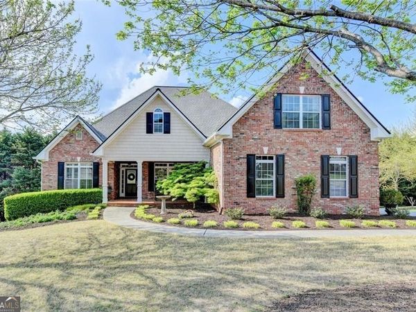 517 Sandy Cove Drive, Loganville, GA 30052