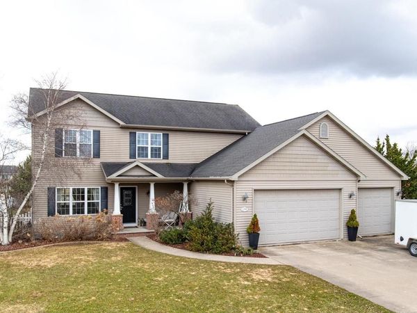 2195 SHADOW BEND COURT, Neenah, WI 54956