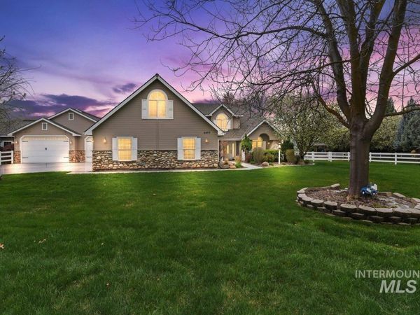 2477 W Conifer St, Eagle, ID 83616