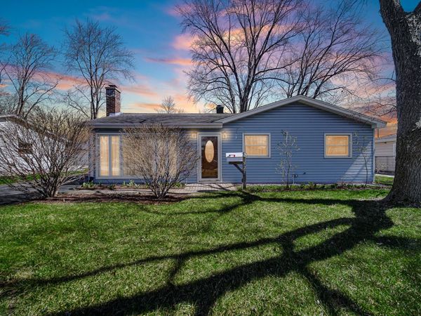 327 N Pershing Avenue, Mundelein, IL 60060