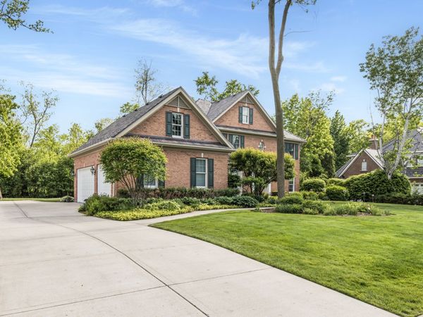 1211 Ashbury Lane, Libertyville, IL 60048