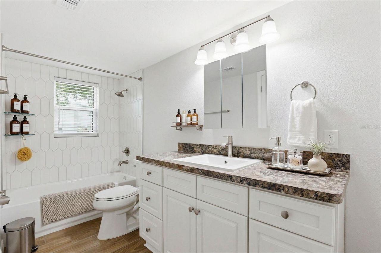 1160 Rue Des Rois, Unit 1B, South Pasadena, FL 33707 Photo