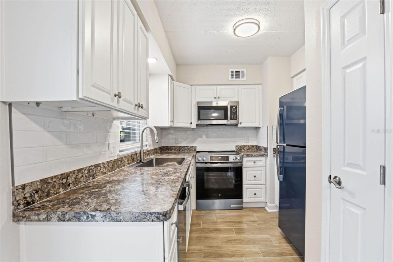 1160 Rue Des Rois, Unit 1B, South Pasadena, FL 33707 Photo