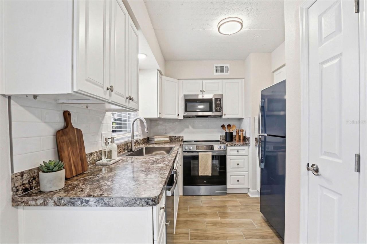 1160 Rue Des Rois, Unit 1B, South Pasadena, FL 33707 Photo