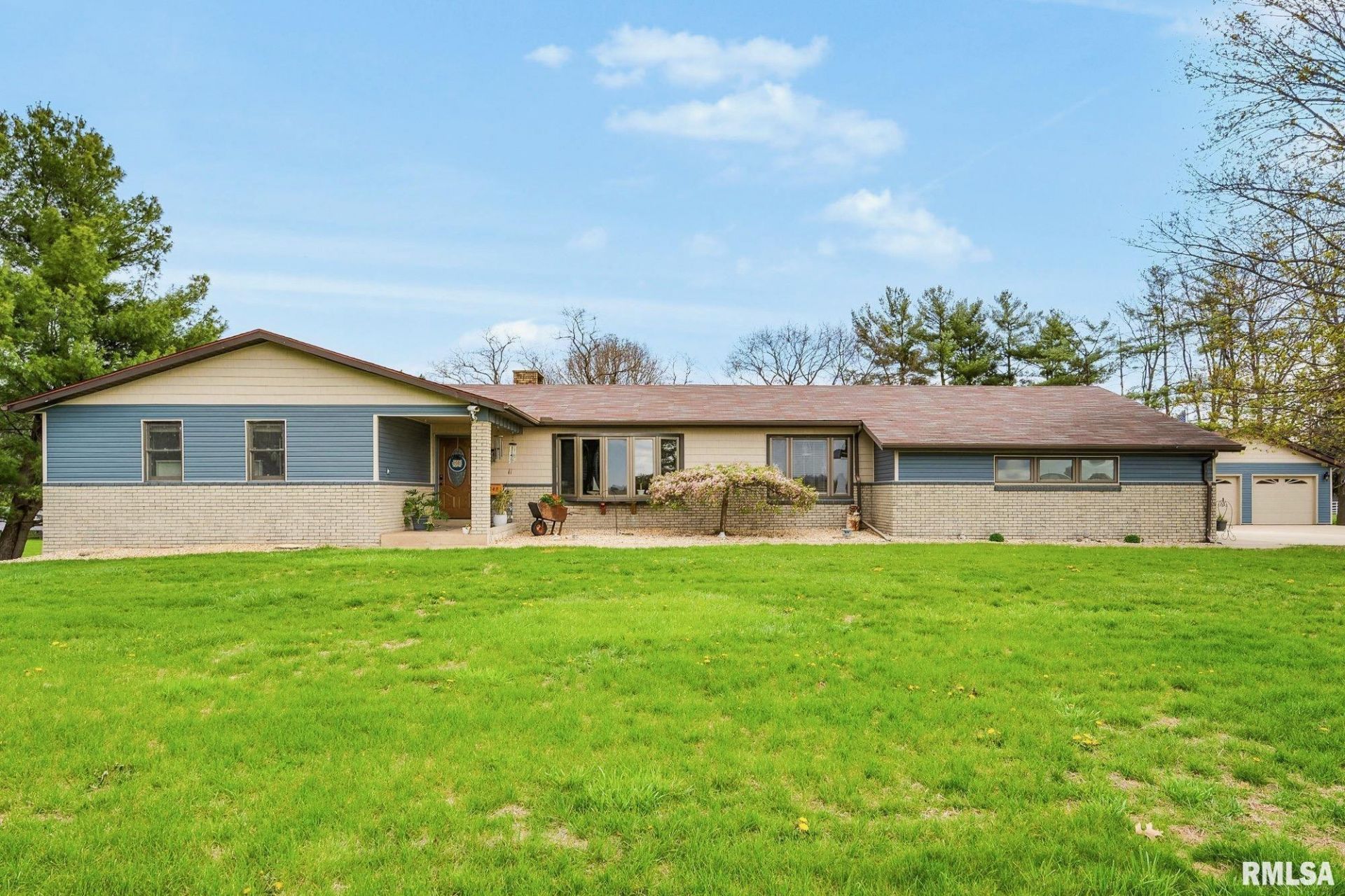 348 Circle Shore Drive, Washington, IL 61571 Main Photo