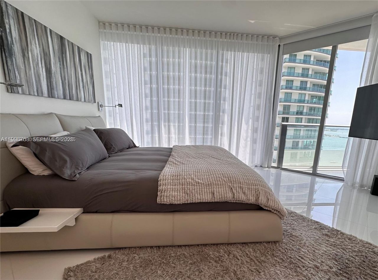 1300 Brickell Bay Dr, Unit 3206, Miami, FL 33131 Photo