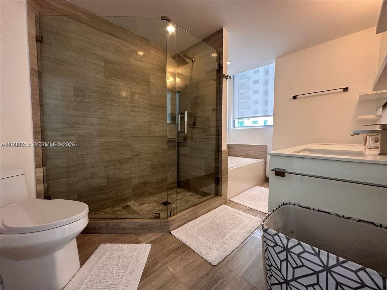 1300 Brickell Bay Dr, Unit 3206, Miami, FL 33131 Photo