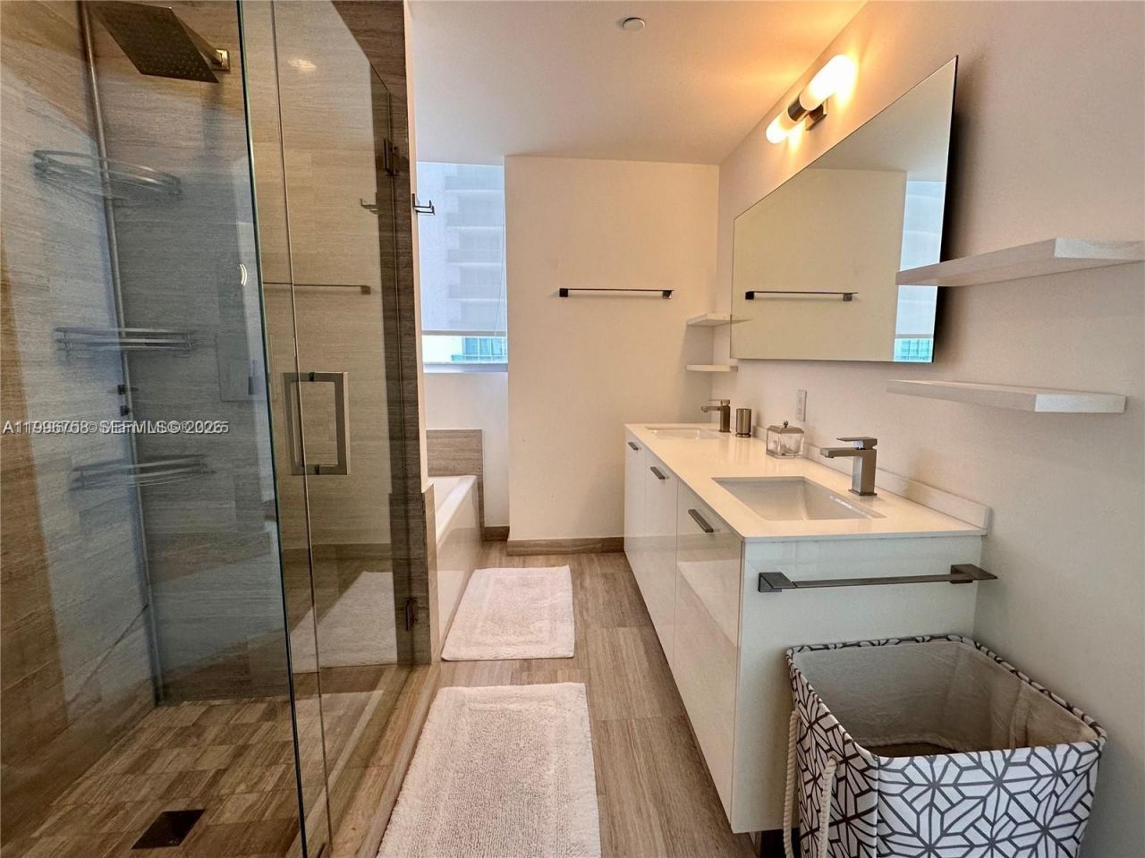 1300 Brickell Bay Dr, Unit 3206, Miami, FL 33131 Photo