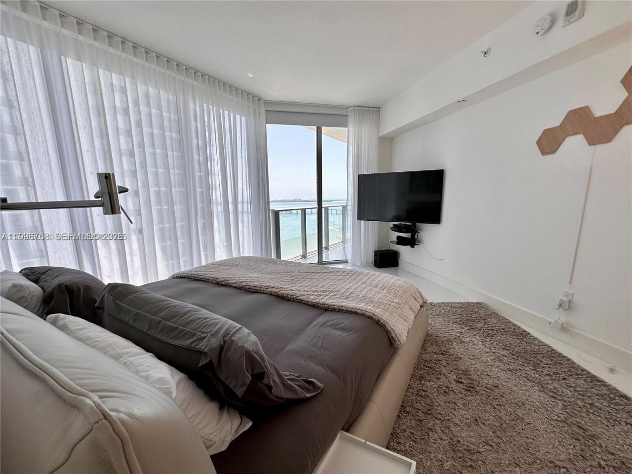 1300 Brickell Bay Dr, Unit 3206, Miami, FL 33131 Photo