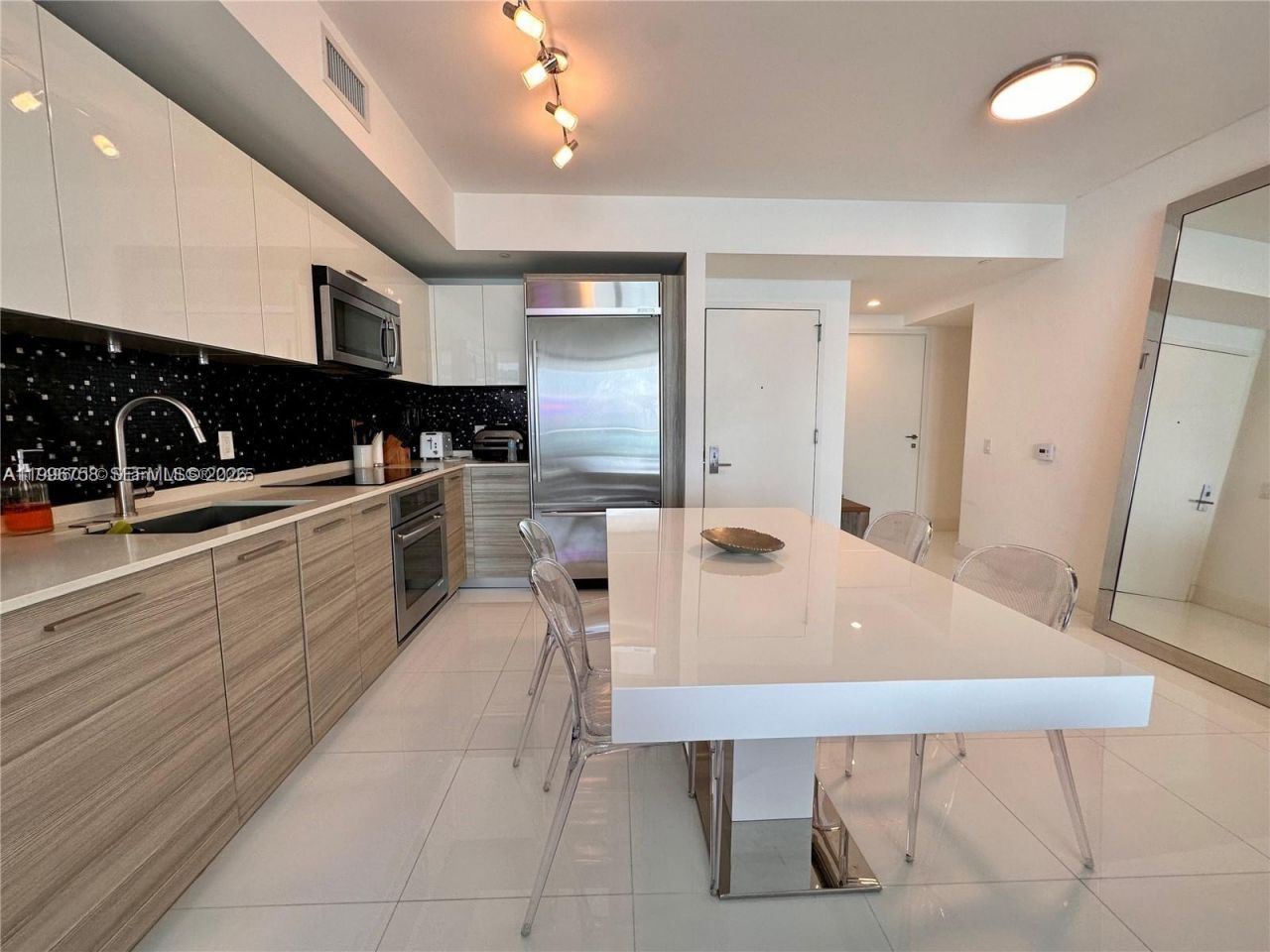 1300 Brickell Bay Dr, Unit 3206, Miami, FL 33131 Photo