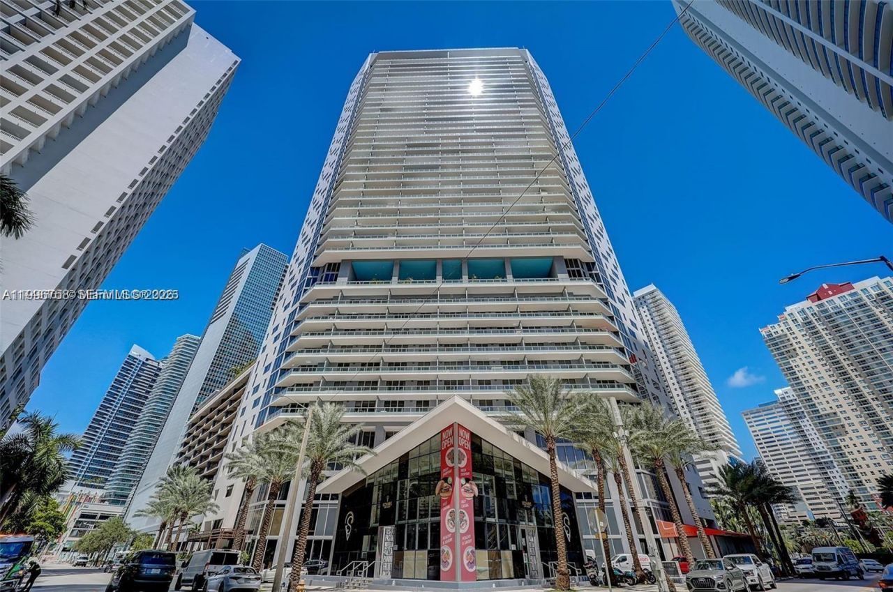 1300 Brickell Bay Dr, Unit 3206, Miami, FL 33131 Photo