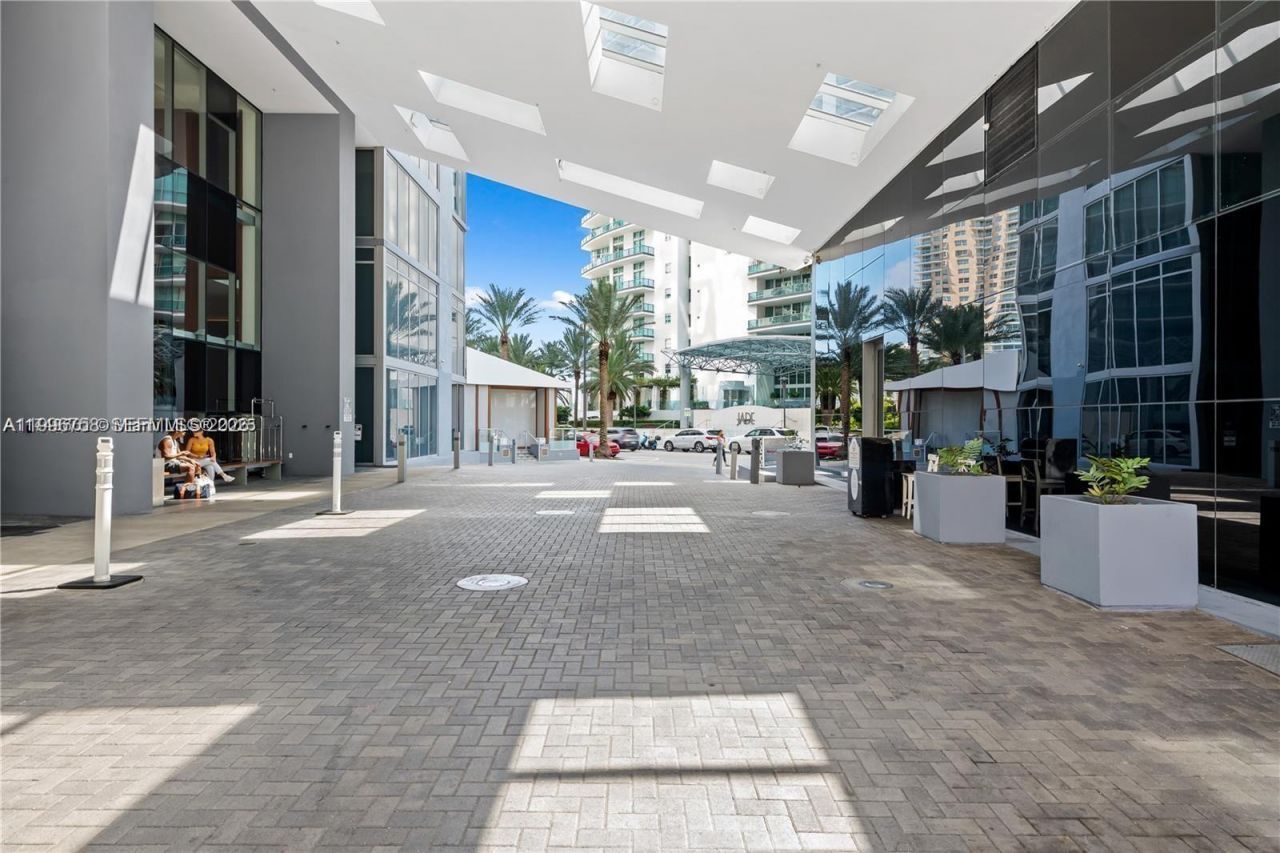 1300 Brickell Bay Dr, Unit 3206, Miami, FL 33131 Photo