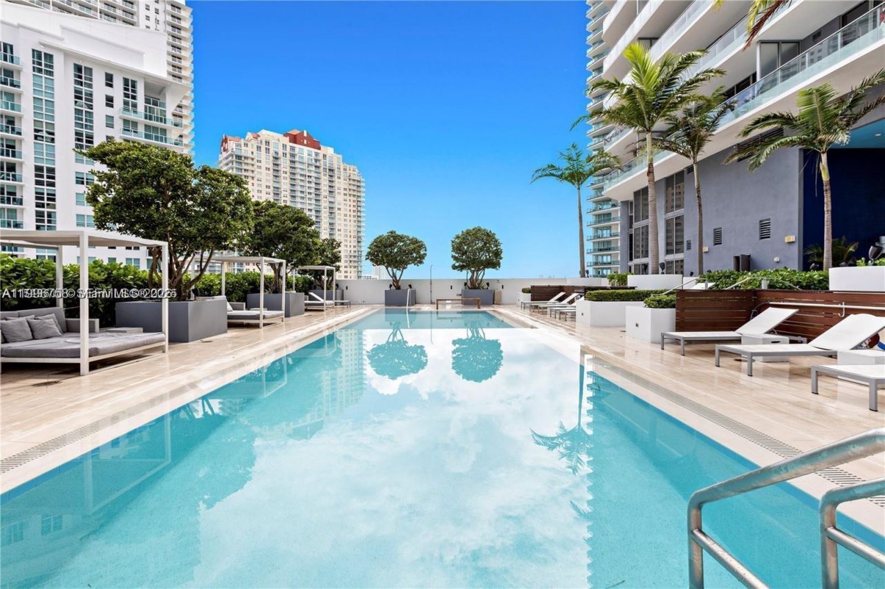 1300 Brickell Bay Dr, Unit 3206, Miami, FL 33131 Photo