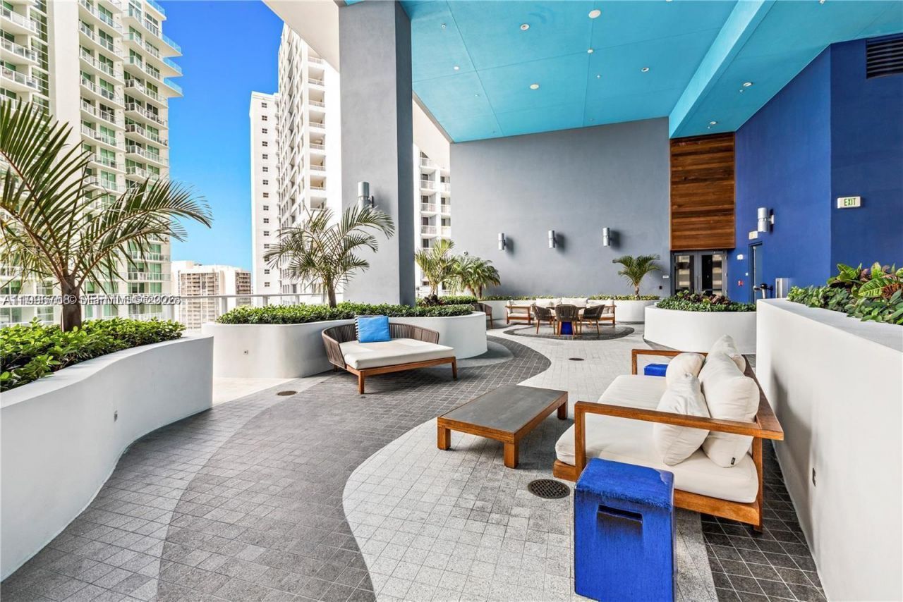 1300 Brickell Bay Dr, Unit 3206, Miami, FL 33131 Photo