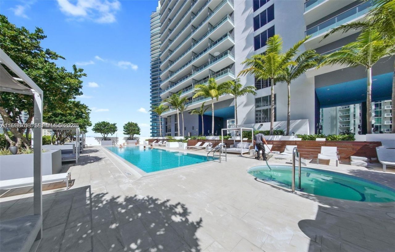 1300 Brickell Bay Dr, Unit 3206, Miami, FL 33131 Photo