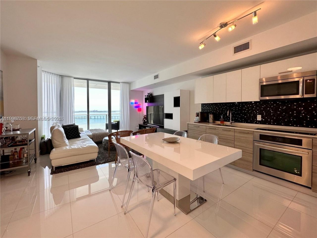 1300 Brickell Bay Dr, Unit 3206, Miami, FL 33131 Photo
