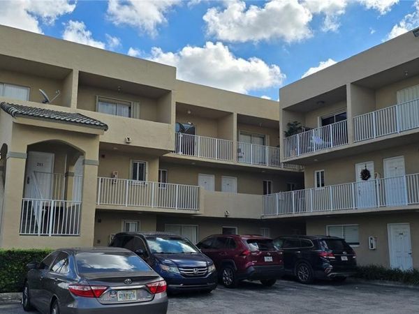 2630 W 76th St, Unit 201, Hialeah, FL 33016