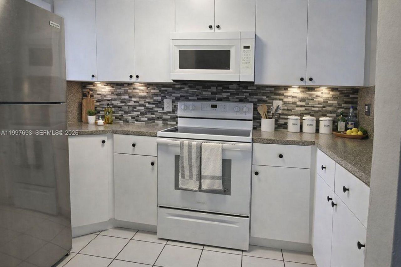 2630 W 76th St, Unit 201, Hialeah, FL 33016 Photo