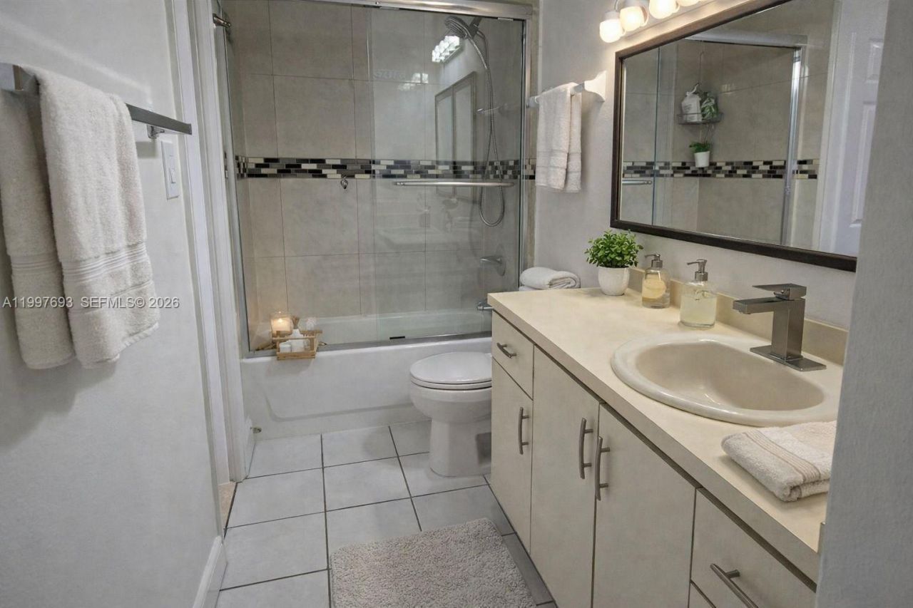 2630 W 76th St, Unit 201, Hialeah, FL 33016 Photo