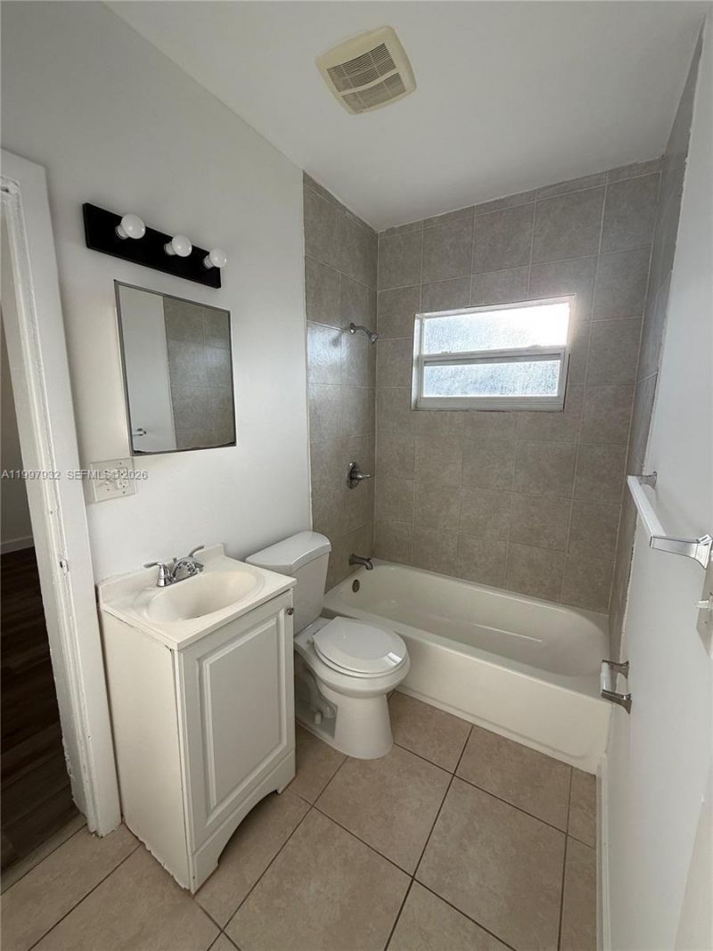 253 NW 48th St, Unit /, Miami, FL 33127 Photo