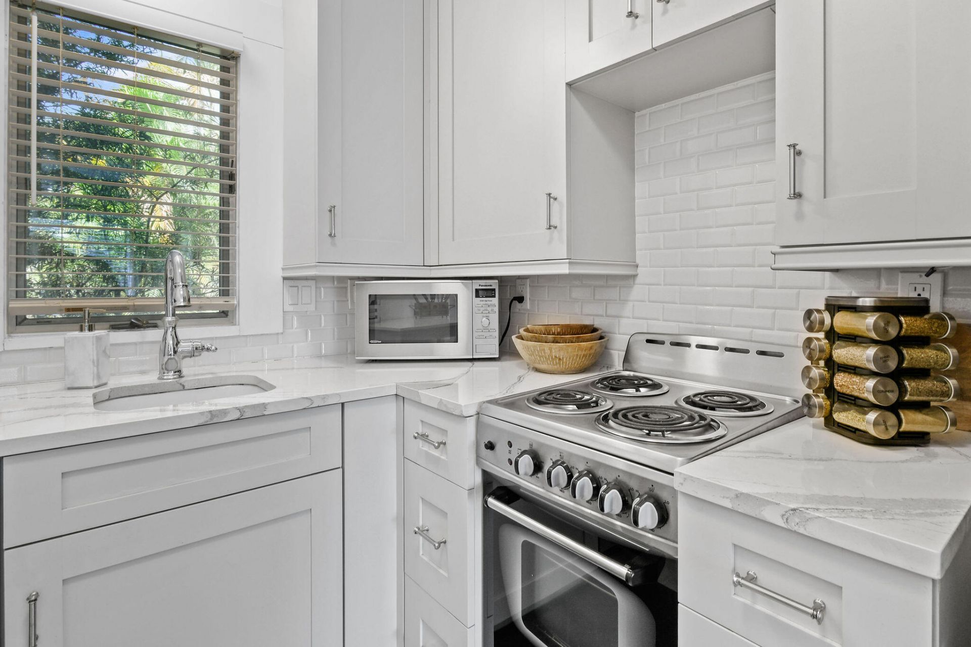 605 N Lakeside Drive, Lake Worth Beach, FL 33460 Photo