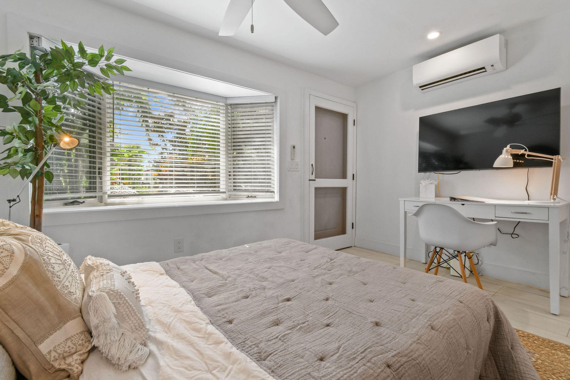 605 N Lakeside Drive, Lake Worth Beach, FL 33460 Photo