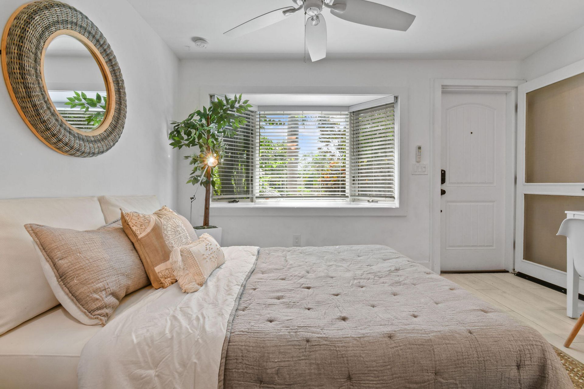 605 N Lakeside Drive, Lake Worth Beach, FL 33460 Photo