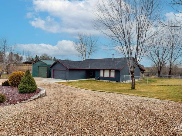 7500 Pleasant View Dr, Caldwell, ID 83607