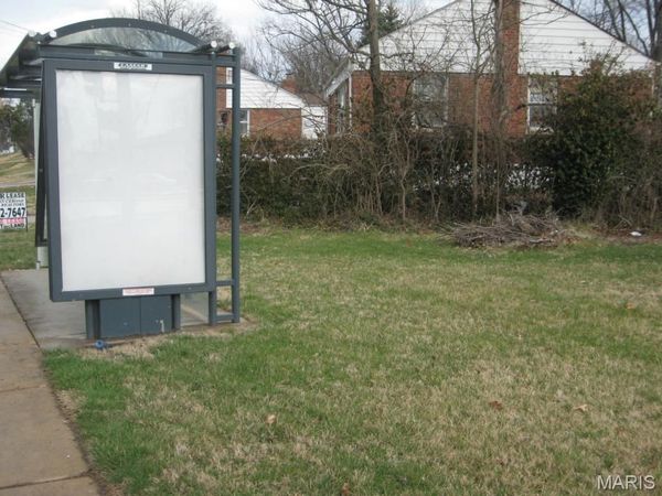 10458 BIG BEND Boulevard , Kirkwood, MO 63122