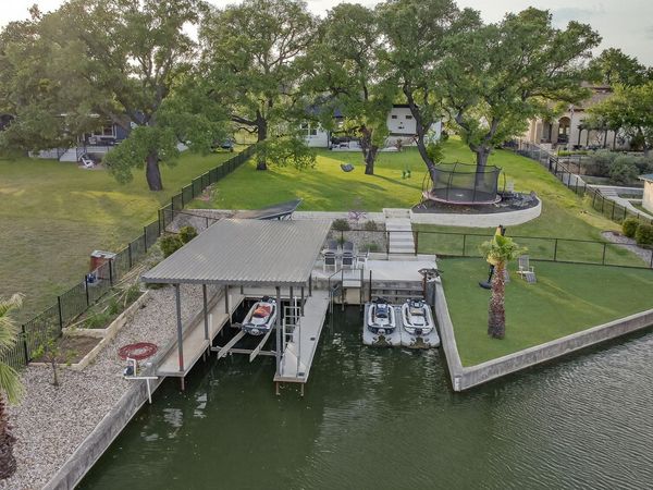 909 Belaire DR, Granite Shoals, TX 78654