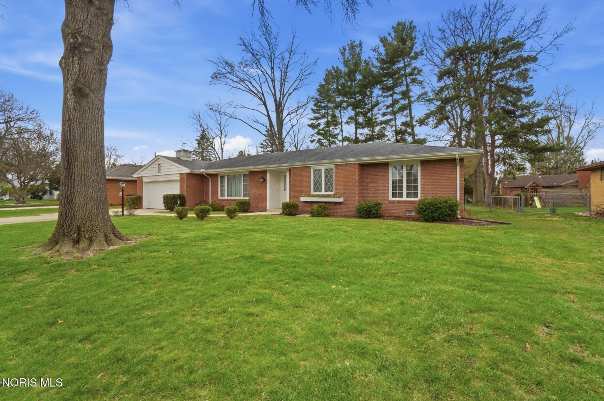 1029 Carol Road, Bowling Green, OH 43402 Main Photo