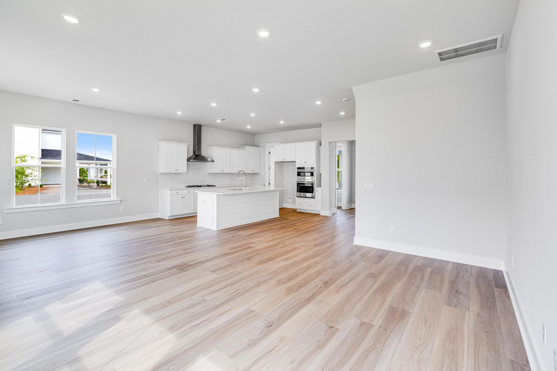 297 Denham Street Photo 4