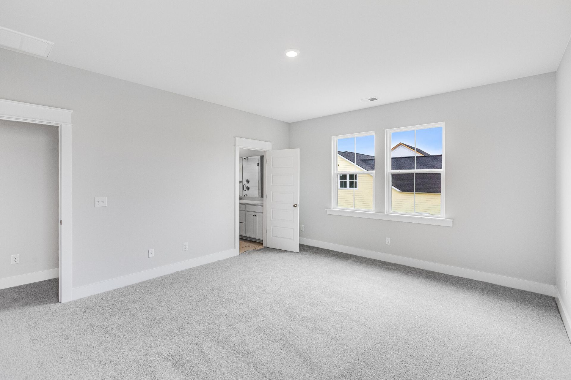 297 Denham Street Photo 6