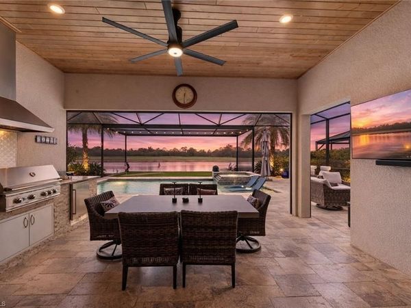 9573 Everglades DR, NAPLES, FL 34120