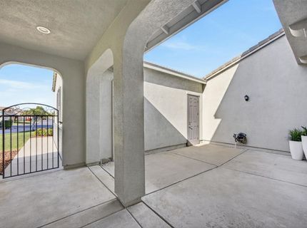 5204 Crown Bench Cir, Elk Grove, CA 95757 Photo