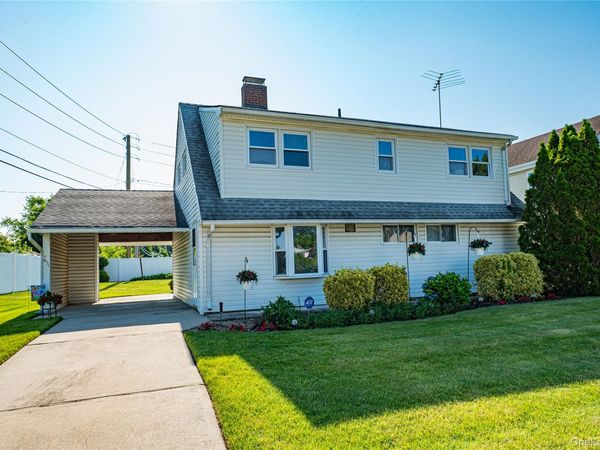 471 Division Avenue , Hicksville, NY 11801
