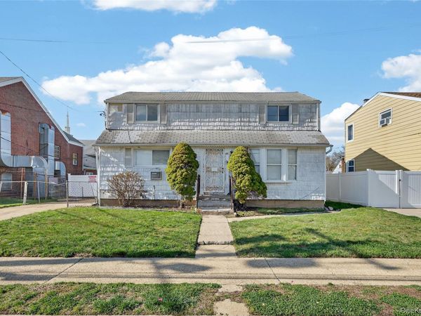 188 Amherst Street , Hempstead, NY 11550