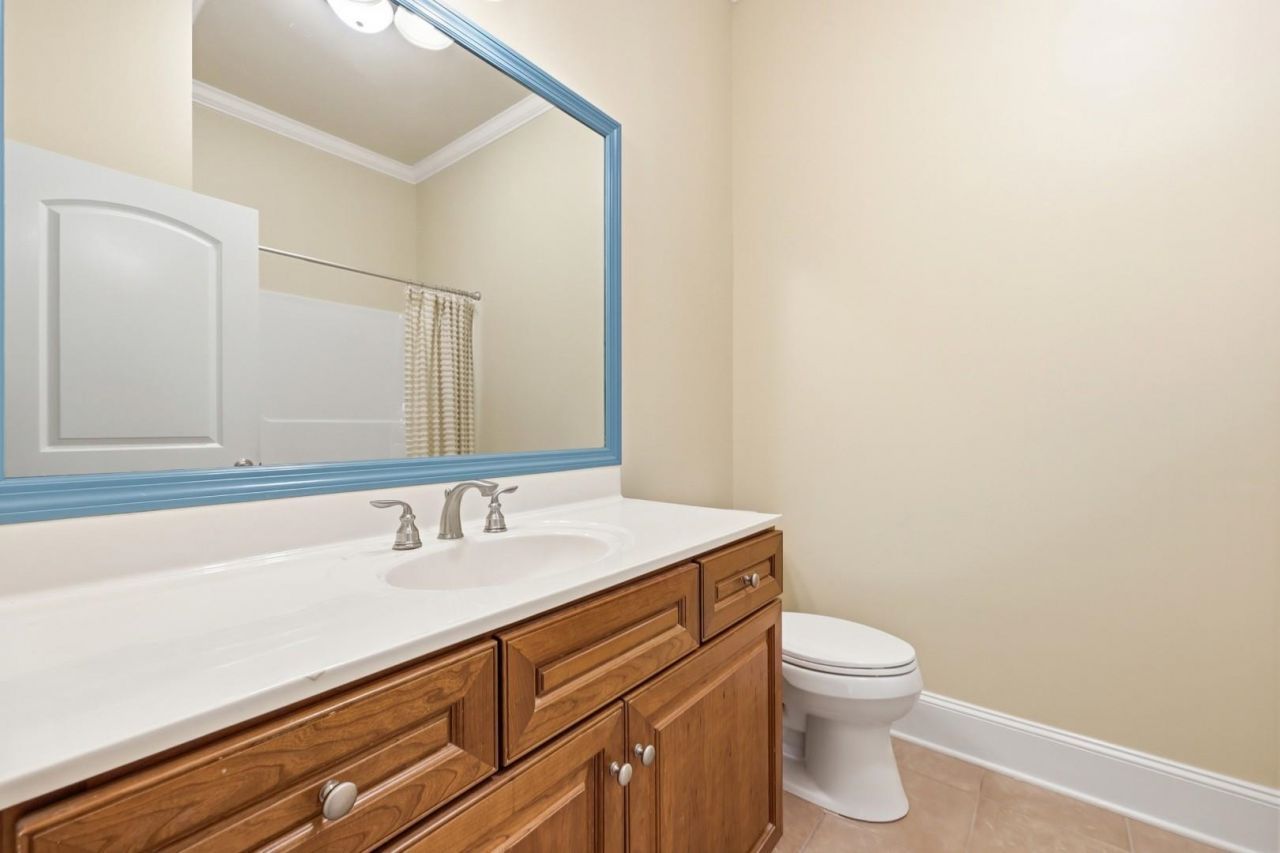 257 Venice Way Photo 10