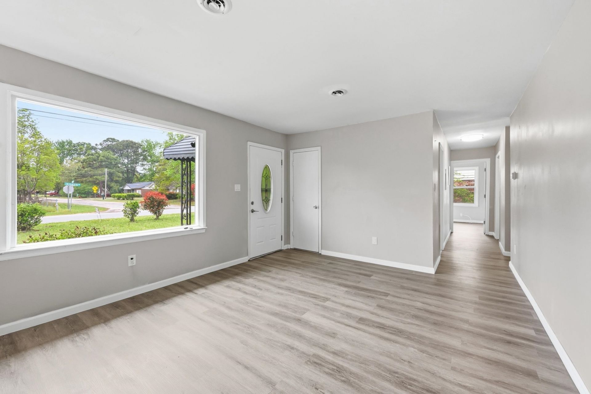 480 Lincolnshire Dr. Photo 3