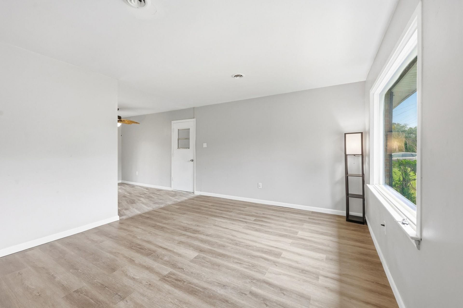 480 Lincolnshire Dr. Photo 4