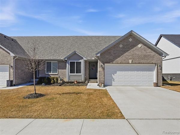 48325 Applegrove Lane, Chesterfield Twp, MI 48051