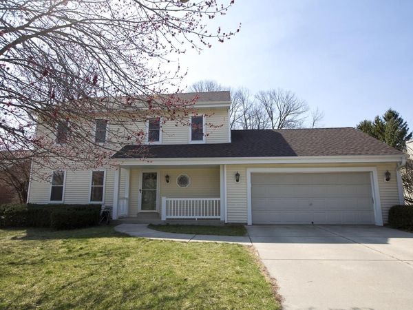 4445 S Longview DRIVE, New Berlin, WI 53151