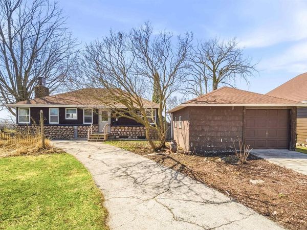 805 PARAMOUNT DRIVE, Chilton, WI 53014