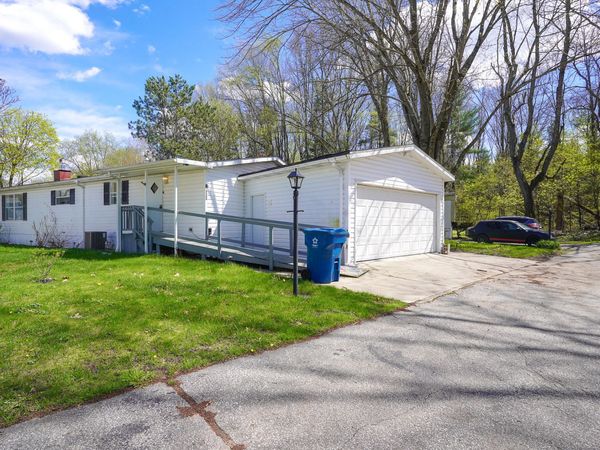 8260 Earls Court, Kalamazoo, MI 49009