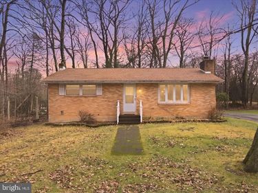 112 PIN OAK LANE, TOBYHANNA, PA 18466