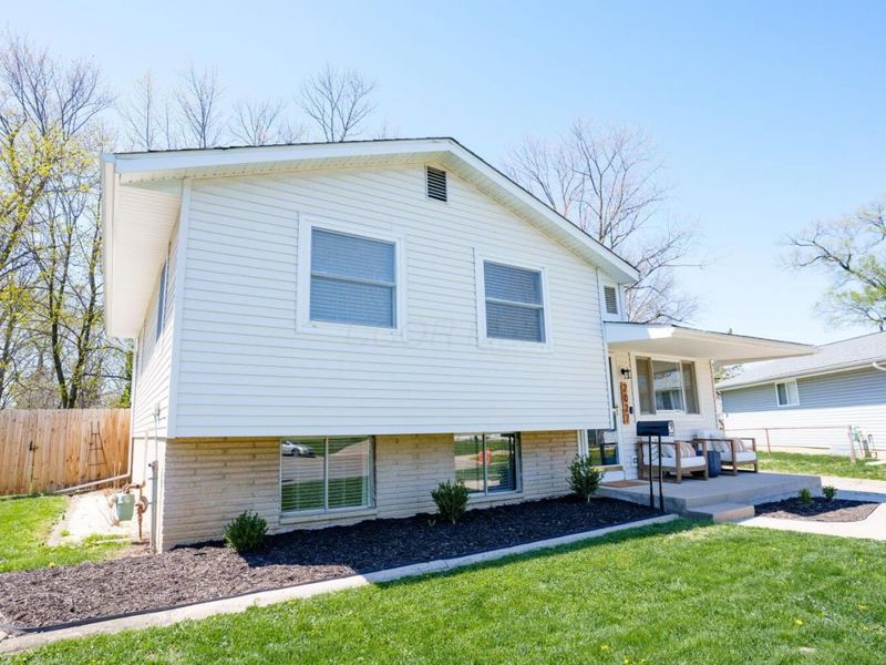 2027 Shawbury Court W, Columbus, OH 43229 Photo 2