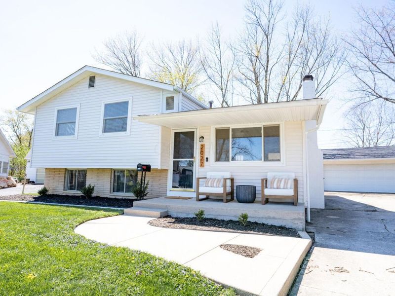 2027 Shawbury Court W, Columbus, OH 43229 Photo 3