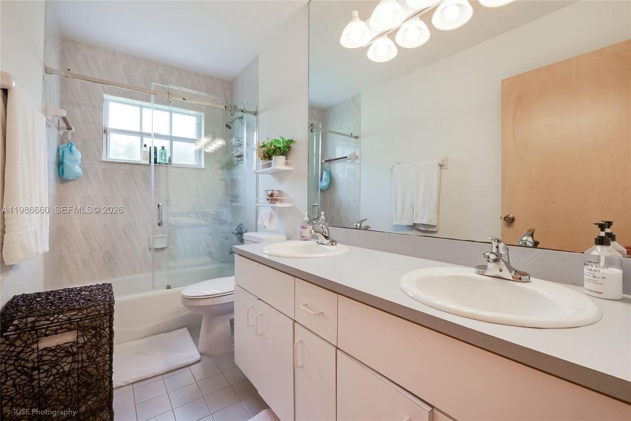 10422 SW 121st St, Miami, FL 33176 Photo