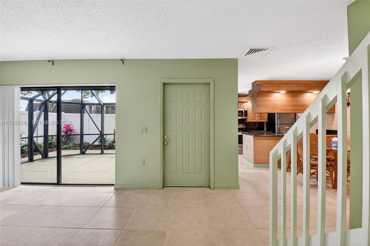 7114 71st Way, West Palm Beach, FL 33407 Photo